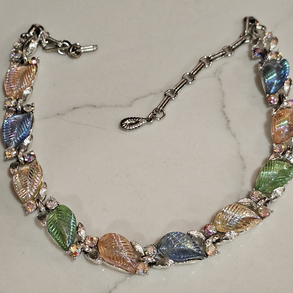 Vintage Lisner Multicolor Necklace Irradecent Thermoset Molded Leaves Necklace